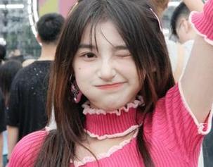 丽柜 – 在“甜甜眼镜”的无圣光写真合集里，寻找属于你的甜美瞬间！.txt