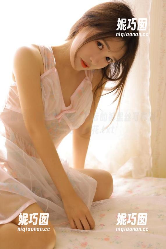丽柜 - 图鉴新风潮：白云的裤里丝写真碰撞出惊艳火花.txt