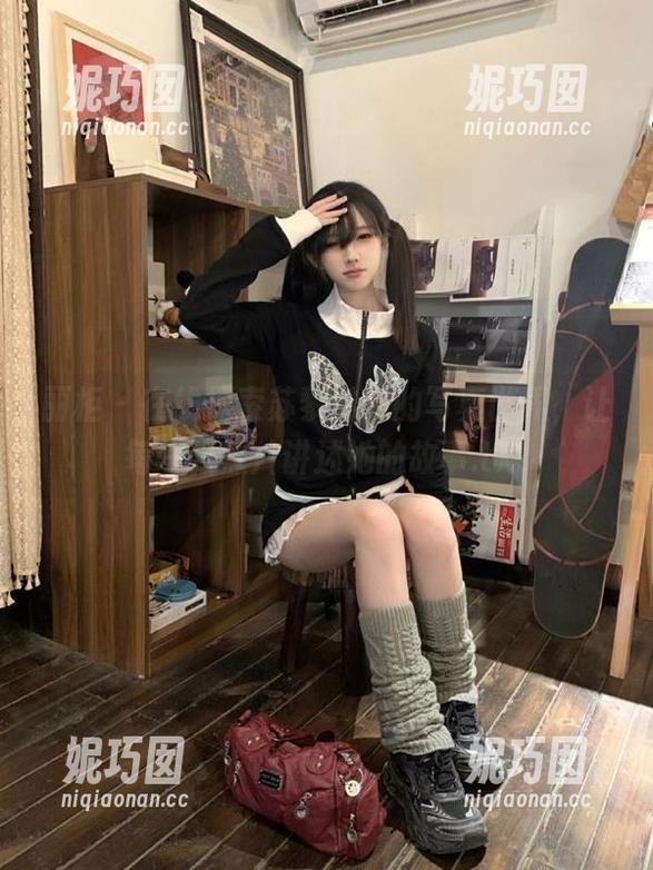 丽柜 - 在线探索苏黎妹妹的写真世界，让每一张照片讲述她的故事.txt