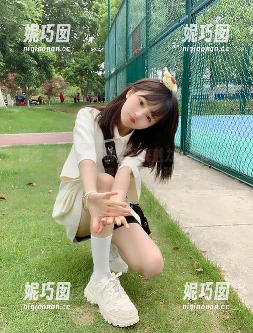 丽柜 - 重温语寒的无圣光魅力：死库水写真合集带来的沉醉体验.txt
