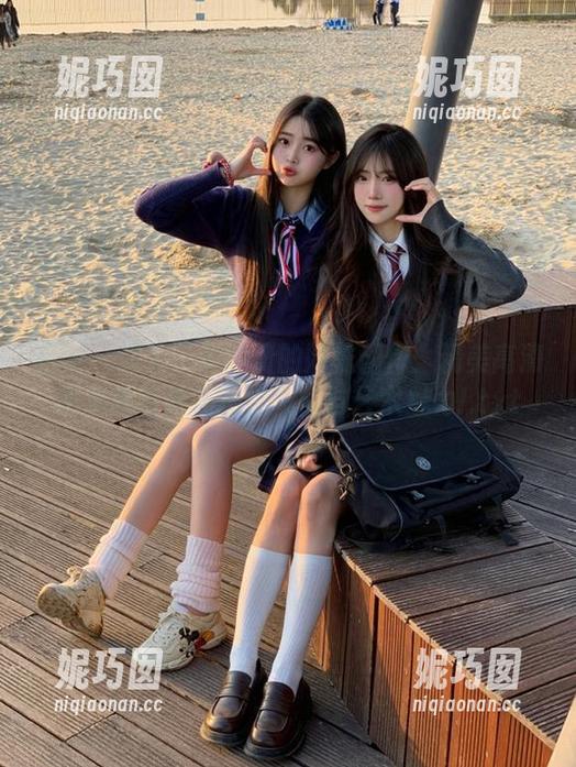 丽柜 - 深入了解钟情的网袜创作：精美高清图集展示她的独特风格与艺术魅力!.txt