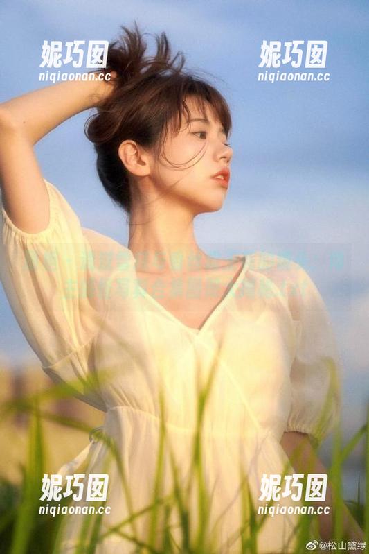 丽柜 - 透过雪糕与香丝霸王花的镜头：博主搞怪写真合集图册大揭秘.txt