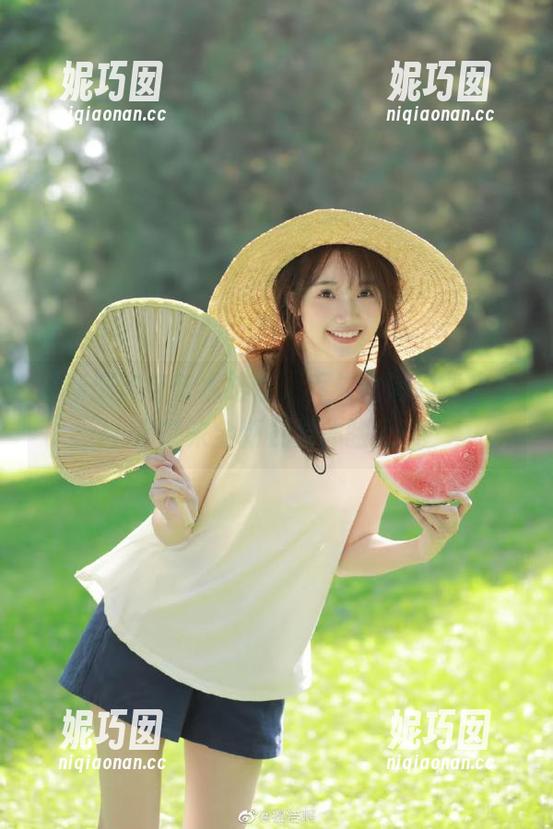 最新潮流与艺术结合，乔依丝滴滴图集为你带来全新视觉体验.txt