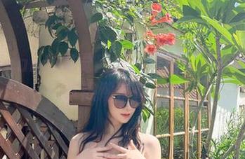 九曲Jean的视觉盛宴：过膝袜写真图库分享热潮来袭.txt