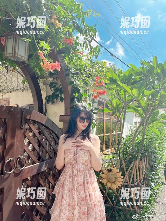 九曲Jean的视觉盛宴：过膝袜写真图库分享热潮来袭.txt