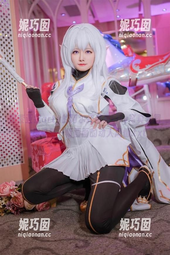 探索亚缇arty的阿尔托莉雅Lily写真套图，感受每一幅画面的动人风情.txt