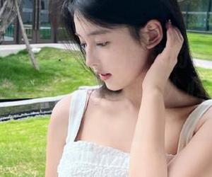 微密圈 – 白丝写真套图带来的惊艳：保守的二舅妈的每一次创作都让人心动不已.txt