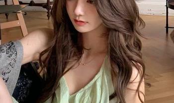 微密圈 – 保守的二舅妈呈现无圣光写真，一身纱衣勾勒出无限想象.txt