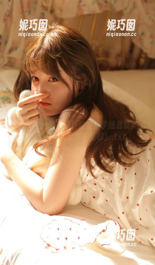 克拉女神 - 现在流行的僮僮学姐最新美图，真是让人欲罢不能啊！.txt