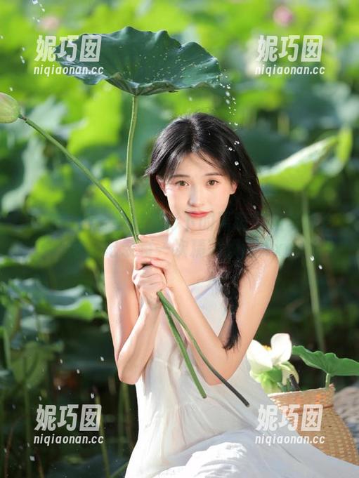 克拉女神 - 绝佳光影下的嘉萌空姐写真合集，记录每一次精彩瞬间.txt
