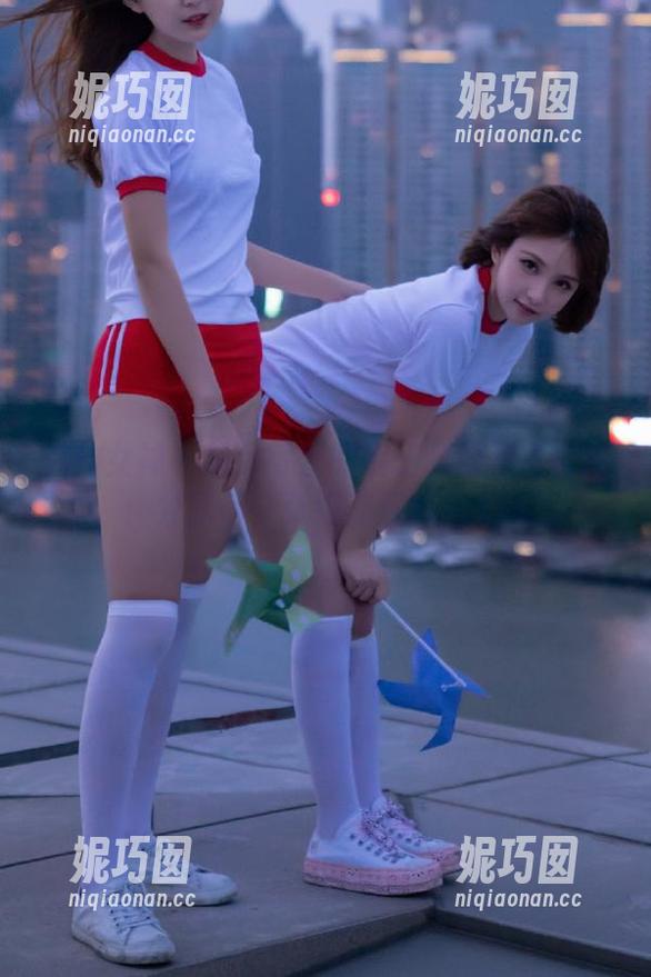 克拉女神 - 超级可爱的妮子制服写真合集：分享每一张绝美照片！.txt