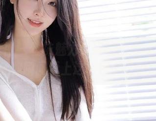 克拉女神 – 丝袜魅力大揭秘：宋黛原图与壁纸让你瞬间爱上这场视觉之旅！.txt
