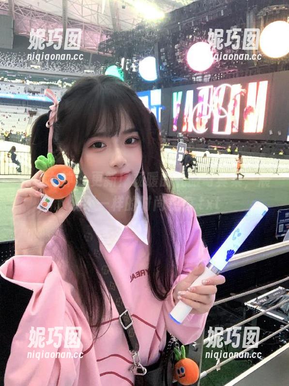 克拉女神 - 更新！杨暖的礼服写真集，展现不一样的时尚视角.txt
