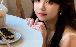 克拉女神 – 王睿校园写真图包，青春气息浓郁，快来下载感受那份纯真与美好！.txt