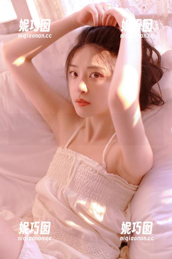 克拉女神 - 探索钟淇御姐写真：别样风情尽在图包之中.txt