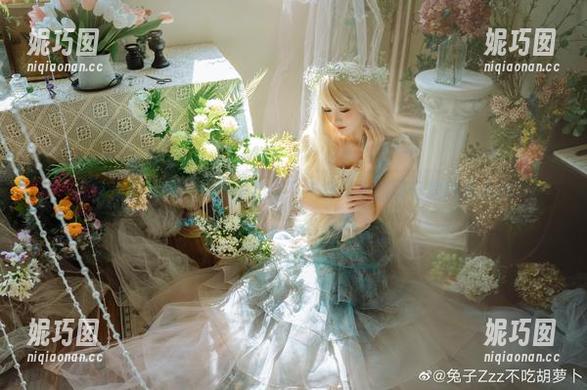 私房美图大揭秘：兔子Zzz不吃胡萝卜的双马尾风格.txt