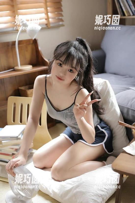 兔玩映画 - 面饼仙儿体操服写真作品精选，展现她独特的运动风范与个性魅力.txt