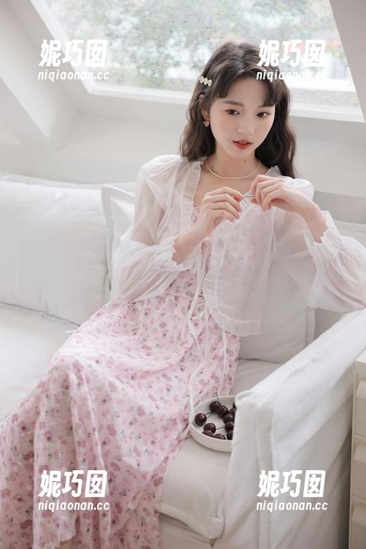 初夏女神 - 双双倾情演绎的清凉一夏作品图片，捕捉绚烂瞬间的清新之美.txt