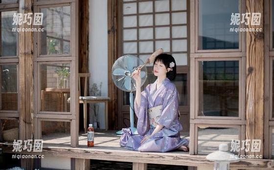 初夏女神 - 感受柒柒职高校服的魅力，精彩套图分享让你眼前一亮！.txt