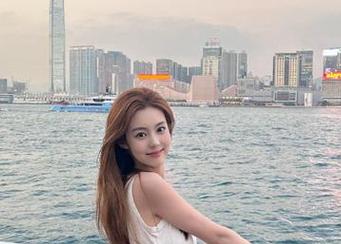 南国足艺 – 精选青青妹妹的艺术写真作品，展现生活中的每一丝灵动.txt
