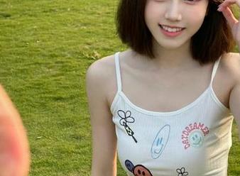 唐韵写真 – 姗姗女孩图包写真：发现她不为人知的独特故事.txt