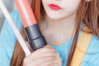 爆笑高清图集：看啾小妍如何让金发芭比都自愧不如的创意搞笑瞬间！.txt