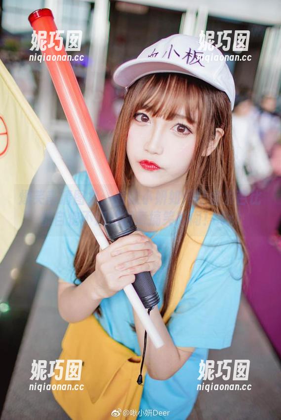 爆笑高清图集：看啾小妍如何让金发芭比都自愧不如的创意搞笑瞬间！.txt