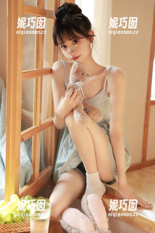 在喵写真官网，在线探索红裙黑丝美图，挑战你的审美极限！.txt