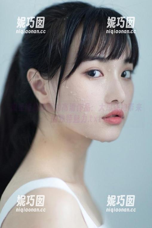 感受喵糖映画的高清作品：大凤旗袍带来的独特魅力.txt