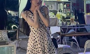 嗲囡囡 – 就是阿朱啊的写真旅程：从美图中感受她生动的剧情与灵动的瞬间.txt