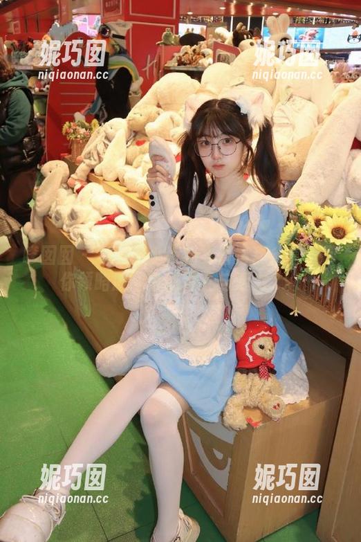 嗲囡囡 - 梦小楠小夜猫夏日写真全套：带你领略原图中的青春与活力.txt