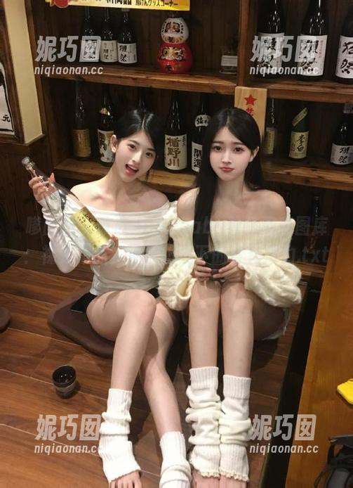 嗲囡囡 - 欣欣Rubybaby独特写真图库：裸足作品，捕捉阳光下的青春活力.txt