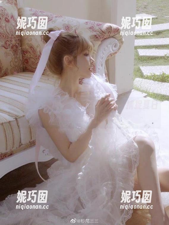 嗲囡囡 - 最新江念鱼比基尼照片捕捉夏日海滩的美好瞬间.txt