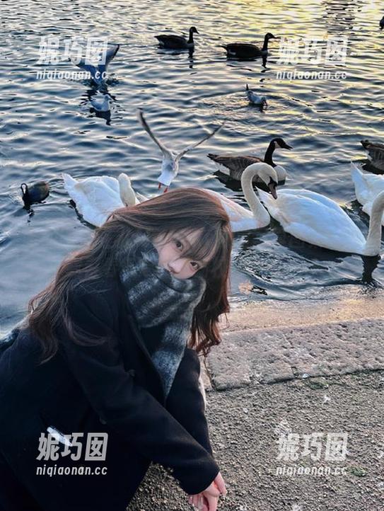 嗲囡囡 - 芷儿Momoko教室写真图集：满载青春气息的清新校园瞬间.txt