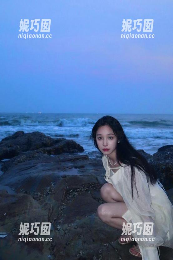 嗲囡囡 - 最新发布：赵小米Kitty少女写真，捕捉青春瞬间的精彩图片.txt