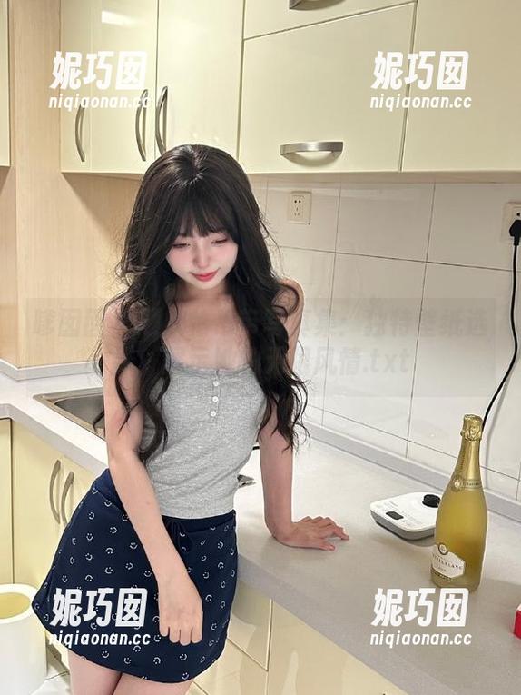 嗲囡囡 - 顾欣怡吊带写真集：独特壁纸选择，展示她的无限风情.txt