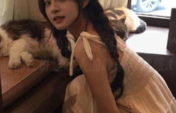 嗲囡囡 – 顾欣怡红裙系列探索：她的每个作品都在讲述动人的故事与情感.txt