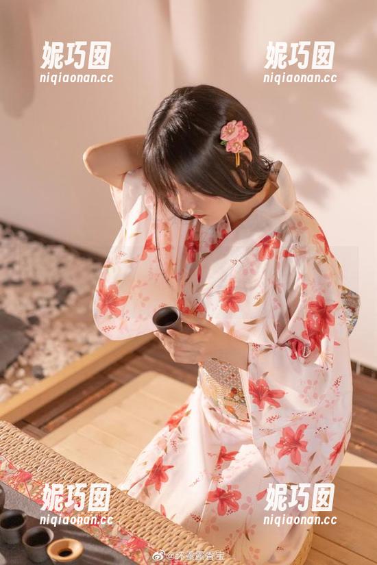 坏露露香宝 观看坏露露香宝的游泳季作品,小露乱撞泳装自拍让你欲罢不能!.txt