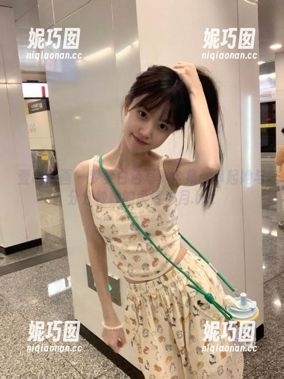 壹吻映画 - 梦梦白色写真全集：串起她与分分秒秒的柔情岁月.txt