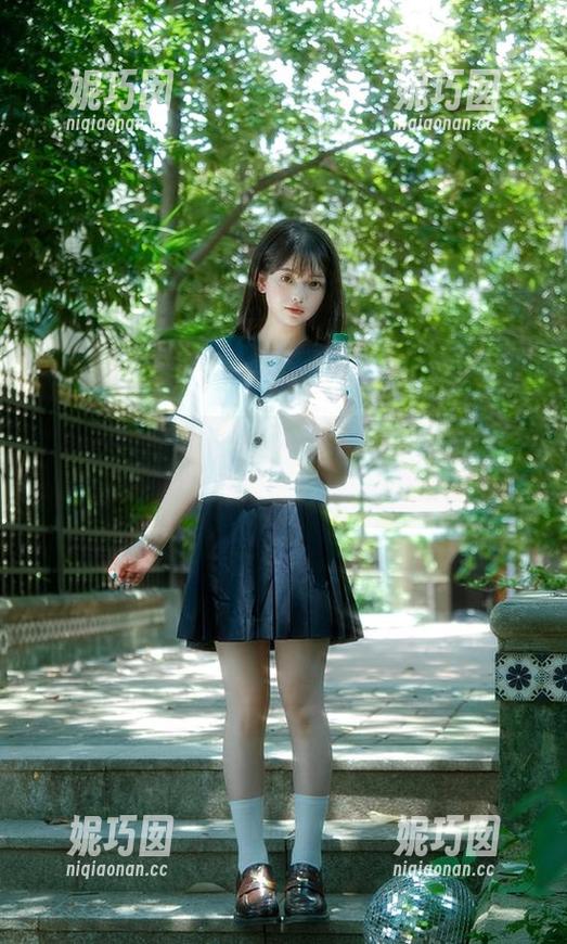 头条女神 - 无圣光闪耀的旗袍：欣赏JennyR独特风格的图集，重温经典魅力.txt