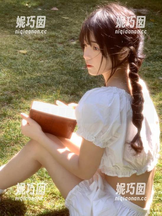 头条女神 - 俞公主高清写真大赏：女孩的傲娇与可爱原图，一起沉醉吧！.txt