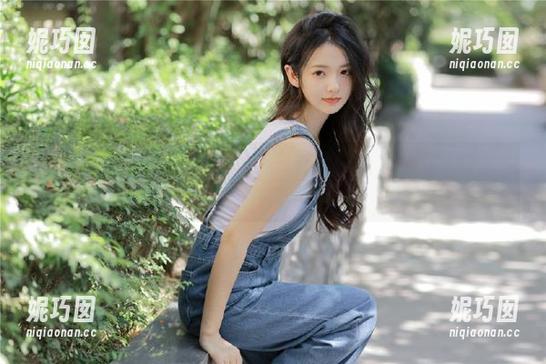 头条女神 - 松果儿独家私拍《温柔》：每张原图都是情感的细腻描绘.txt