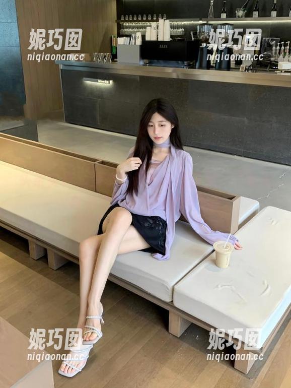 头条女神 - 蔡楠的粉色私拍资源：“柔美与力量”的完美结合.txt
