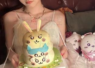 头条女神 – 沉醉于语溪空姐的梦幻图集：高空秘境中的视觉盛宴，尽享极致写真魅力.txt