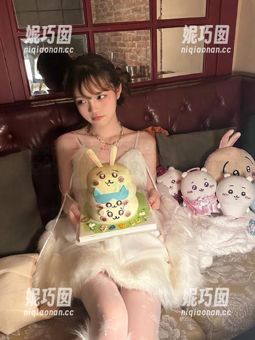 头条女神 - 沉醉于语溪空姐的梦幻图集：高空秘境中的视觉盛宴，尽享极致写真魅力.txt