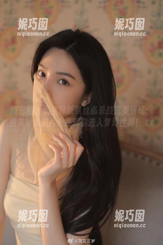 微密圈 - 奶宝妹纸黑丝必杀技完美展现：绝美写真照片合集带你进入梦幻世界！.txt