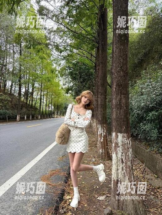 微密圈 - 奶宝妹纸的全套连衣裙写真，免费下载让你的生活多一份色彩！.txt