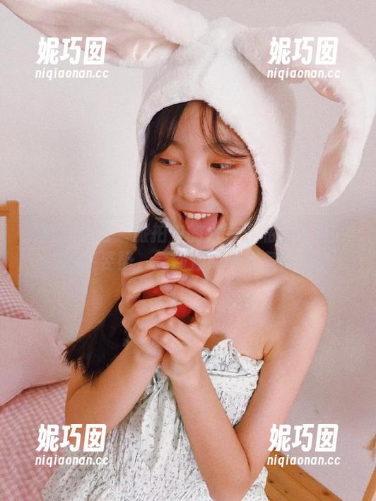 学妹加速跑 - 旅拍中的六六：私拍写真16式搞笑姿势，笑到你喘不过气！.txt