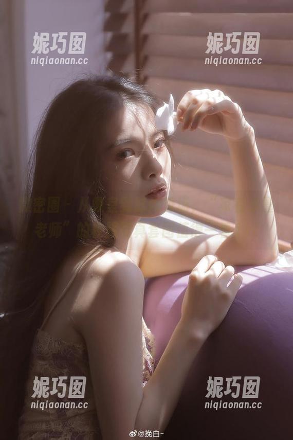 微密圈 - 从教室到时尚秀场，“家有水墨老师”的校服写真套图值得一看.txt