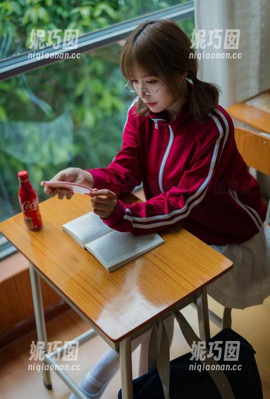 小仓千代w甜心写真：私房图片中的甜美瞬间记录.txt